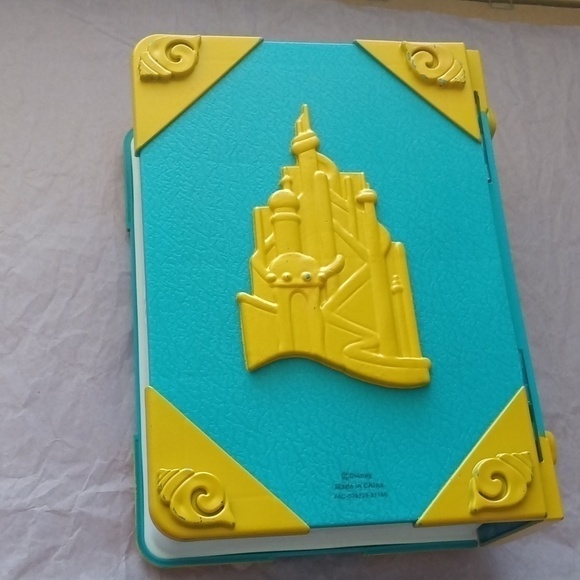 Disney Parks Ariel storybook playset in a book comes with Sebastian - Picture 4 of 16